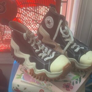 Converse adult men’s 7 Black and Cream Chunky Sneakers